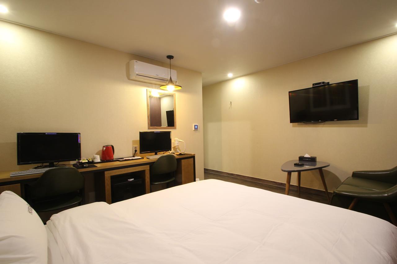 פוהאנג Hotel Play מראה חיצוני תמונה